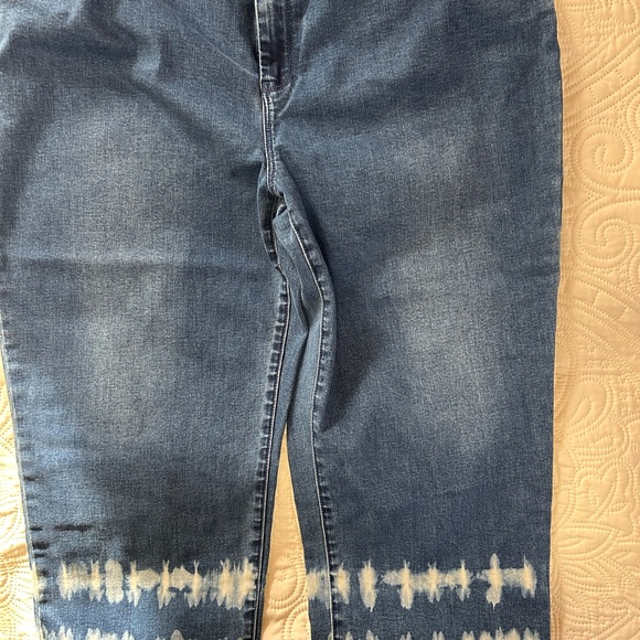 ✂️Chico's Blue Straight Leg Jeans with White Accents - Picture 3 of 7